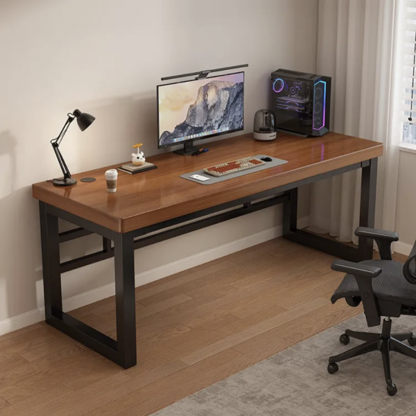 Minimalist-style solid wood computer desk – a great helper for students' studies and a good choice for home offices