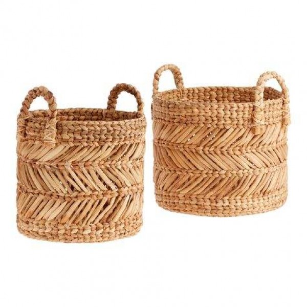 The extra-large water hyacinth storage basket is perfect for organising toys, clothes or household items
