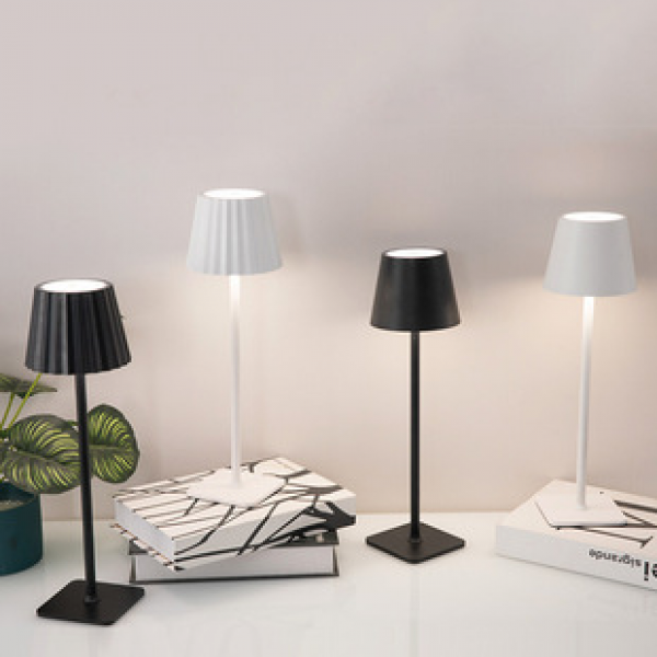 Cross border minimalist decorative metal rechargeable desk lamp, bedroom bedside table lamp, outdoor restaurant bar atmosphere lamp, camping lamp