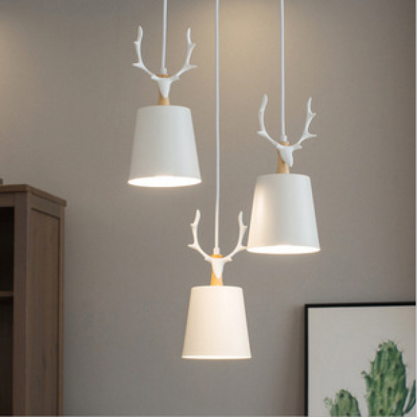 Nordic restaurant small pendant light with three simple modern lights, restaurant lighting fixtures, home decoration, bedroom creative personality, deer horn lighting fixtures